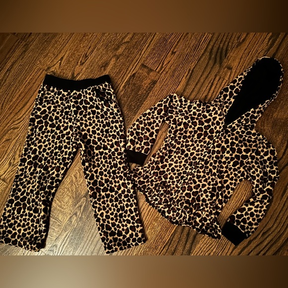 Never Worn 5T Leopard Fleece Outfit - Picture 1 of 2